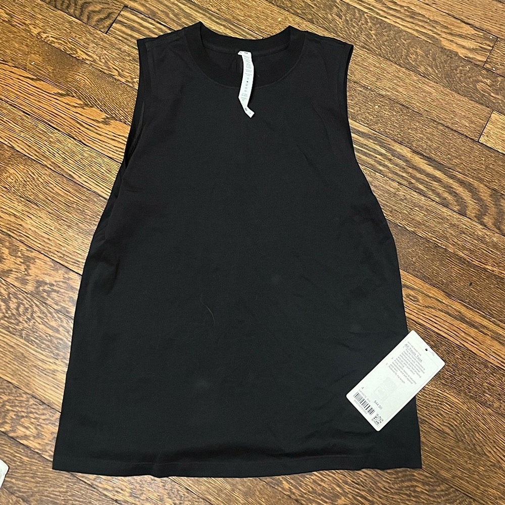 Lululemon tank - never worn.